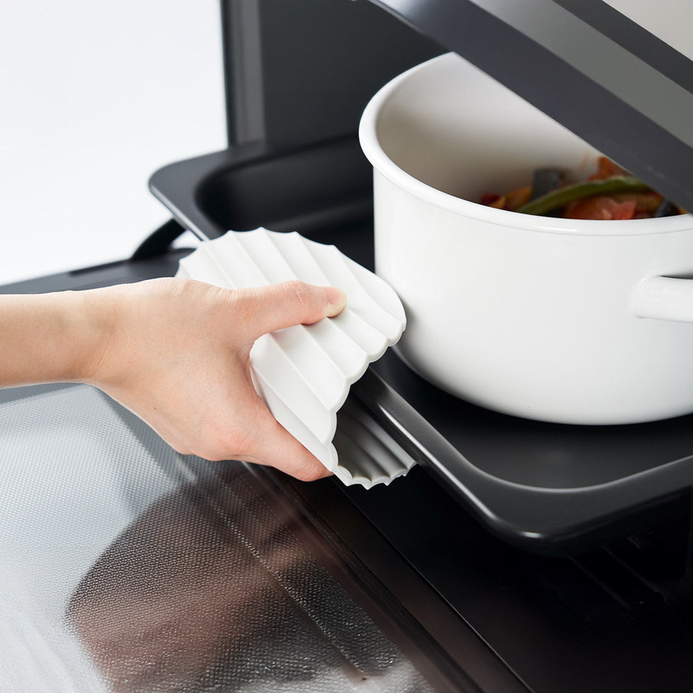 Eatoco Nami Silicone Mat – Heat-Resistant & Non-Slip Pot Holder - Light Grey 