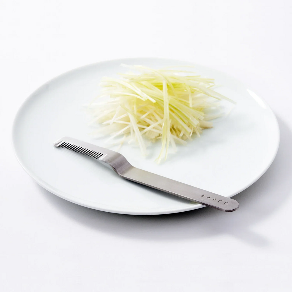 Eatoco Saku Leek Cutter – Japanese Stainless Steel Fibrous Vegetable Tool 