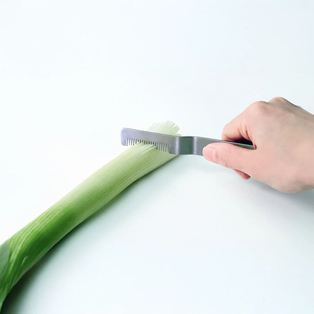 Eatoco Saku Leek Cutter – Japanese Stainless Steel Fibrous Vegetable Tool 