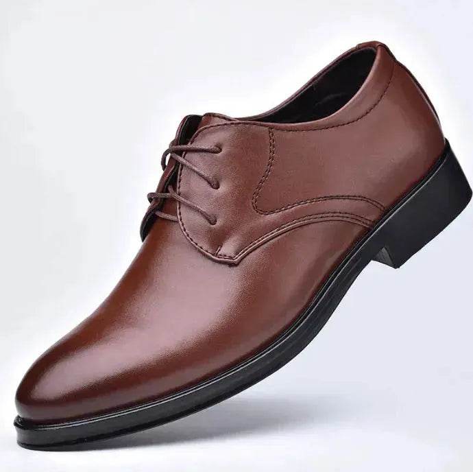 Schwarze Schuhe mit spitzer Zehenpartie für Männer - EX-STOCK Canada