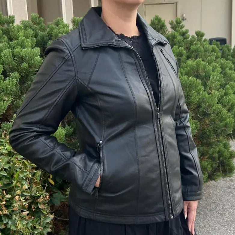 سترة جلدية نسائية كلاسيكية من جلد الحملات مع ياقة عاديةEX-STOCK Canada 