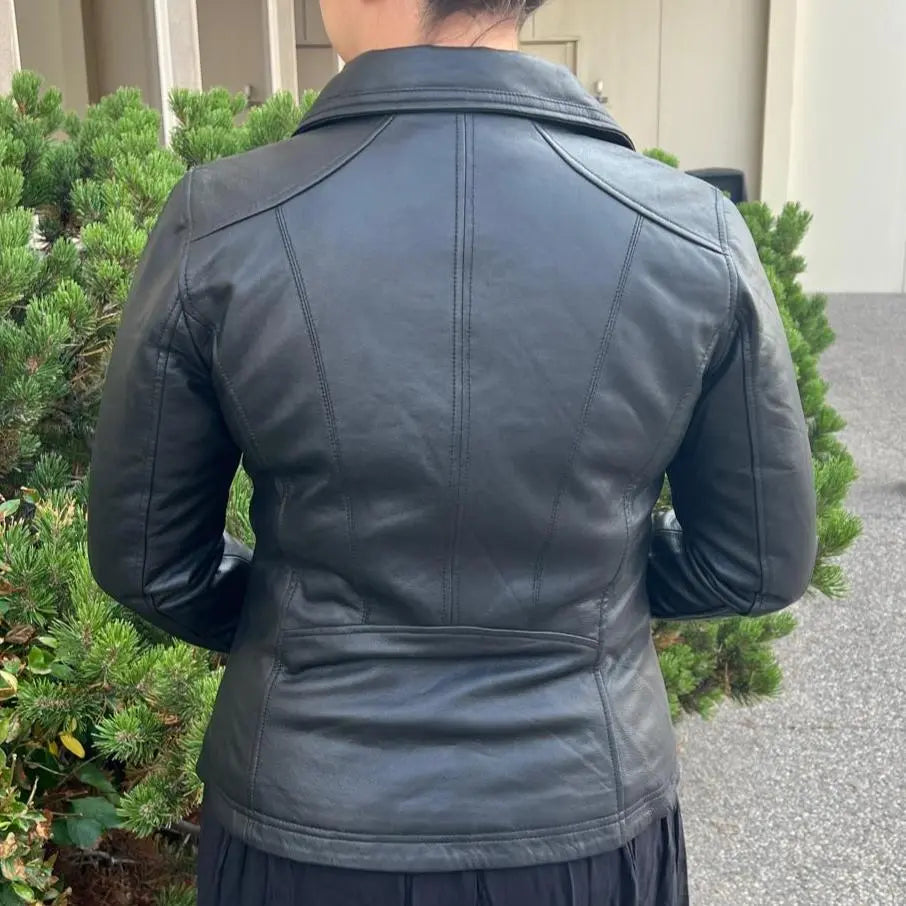 سترة جلدية نسائية كلاسيكية من جلد الحملات مع ياقة عاديةEX-STOCK Canada 