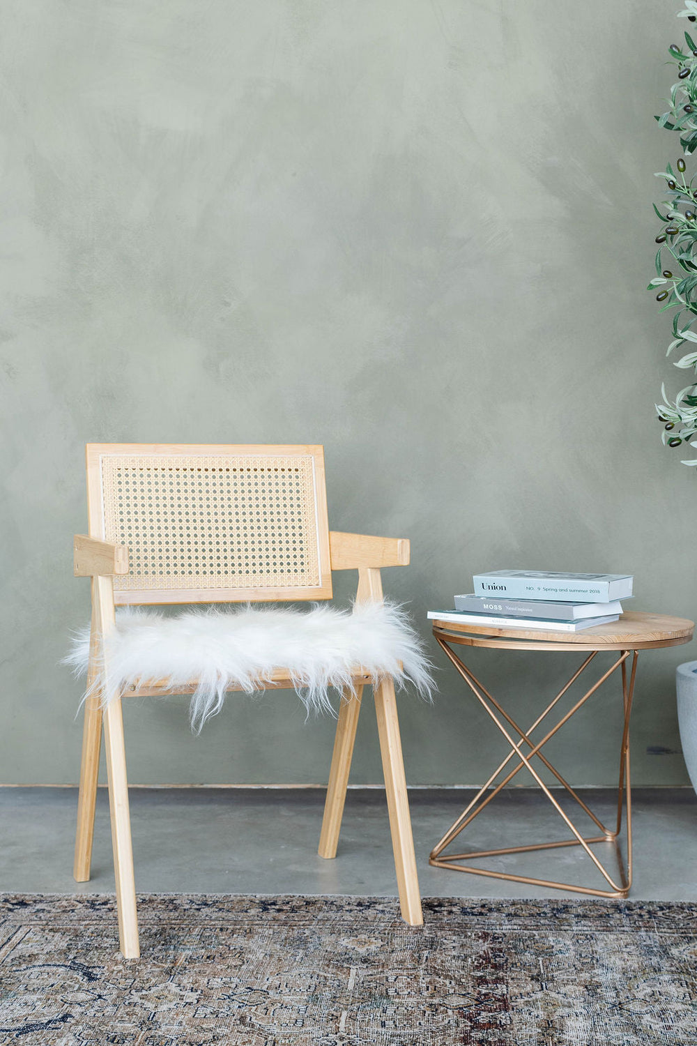 White Icelandic Sheepskin Chair Pad 