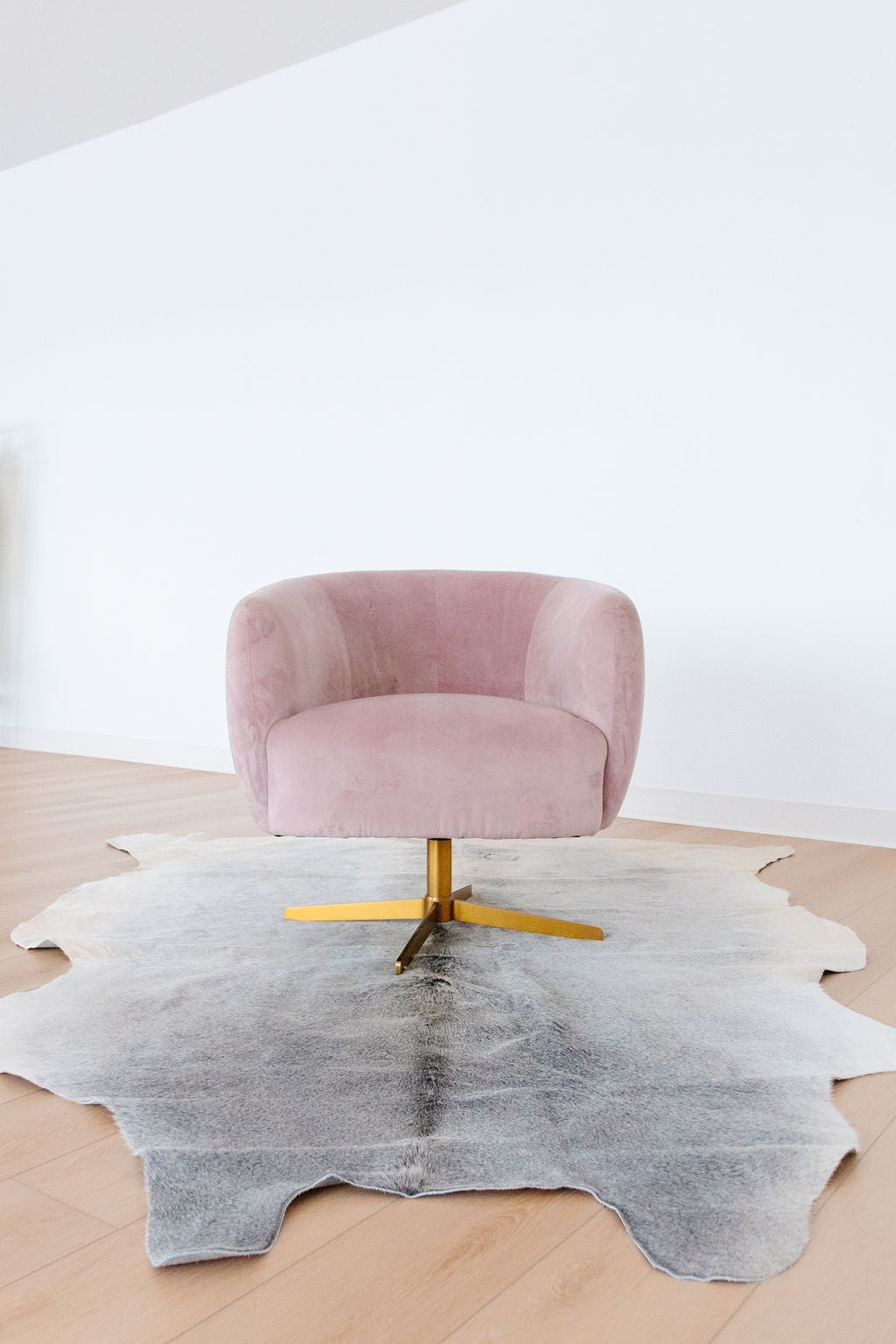 Großer hellgrauer Kuhfell-TeppichEX-STOCK Canada 