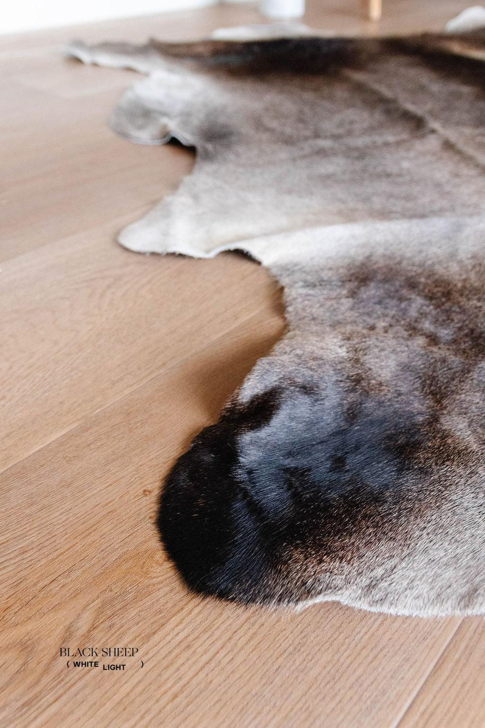 Grand tapis en peau de vache gris foncéEX-STOCK Canada 