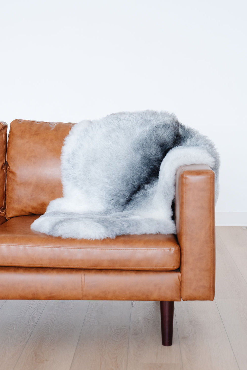 فراء خروف أيسلندي طبيعي مقصوص باللون الرمادي العاصفيEX-STOCK Canada 