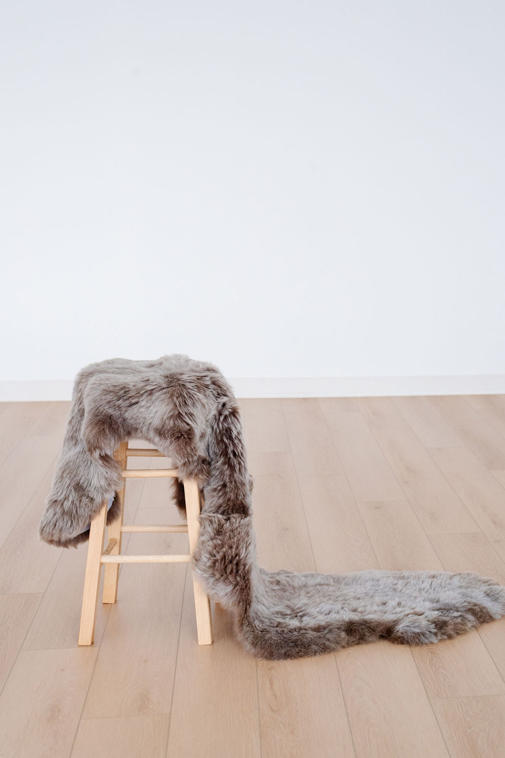 Geschorenes Taupe Doppelfell aus isländischem SchafEX-STOCK Canada 