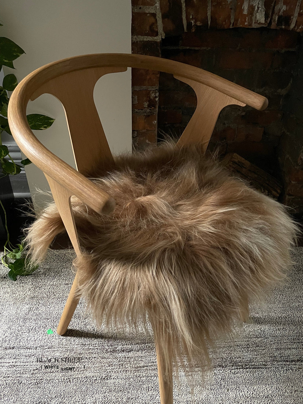 BROWN ICELANDIC SHEEPSKIN CHAIR PAD 