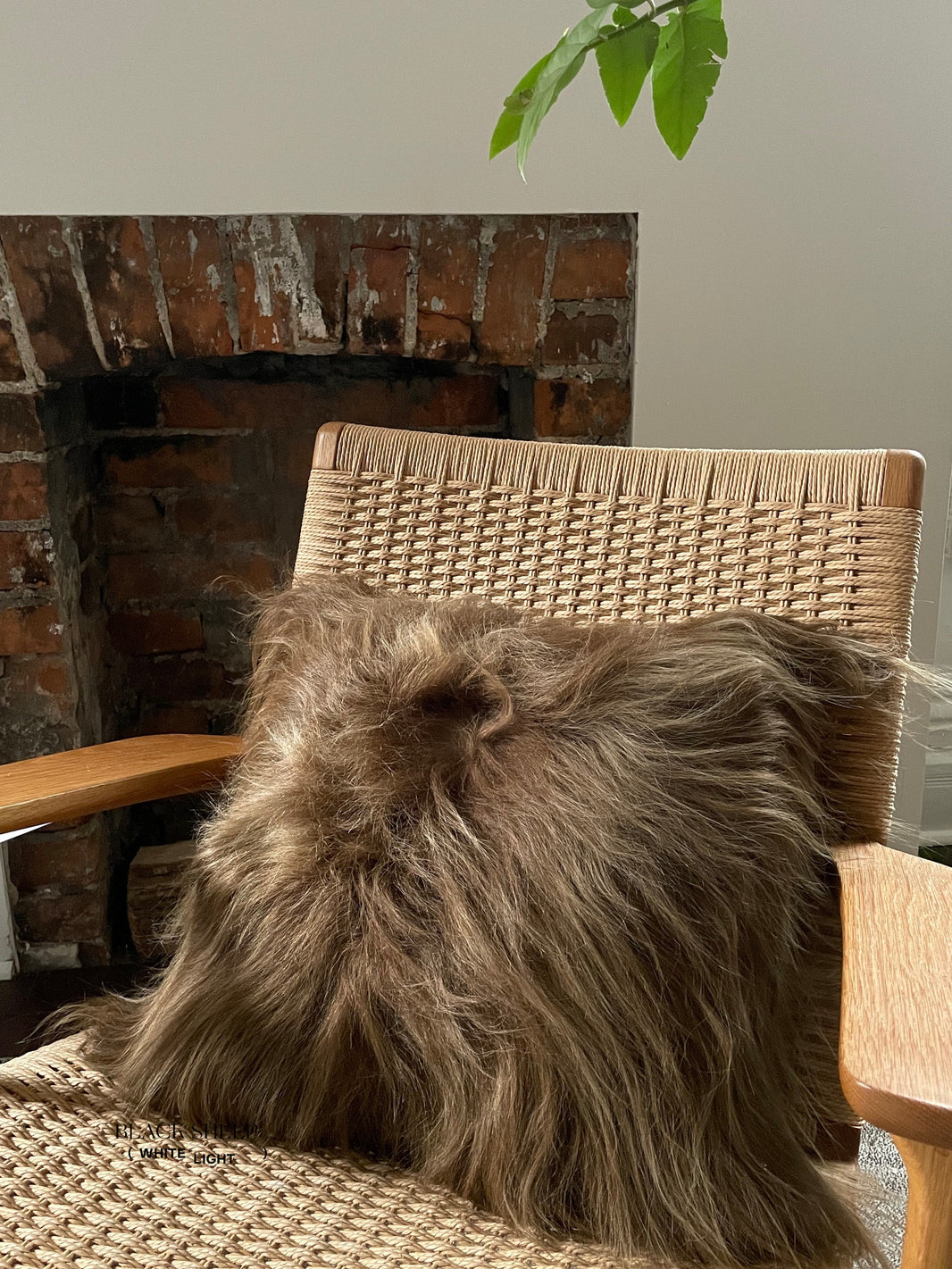 Quadratisches braunes isländisches Lammfell-KissenbezugEX-STOCK Canada 