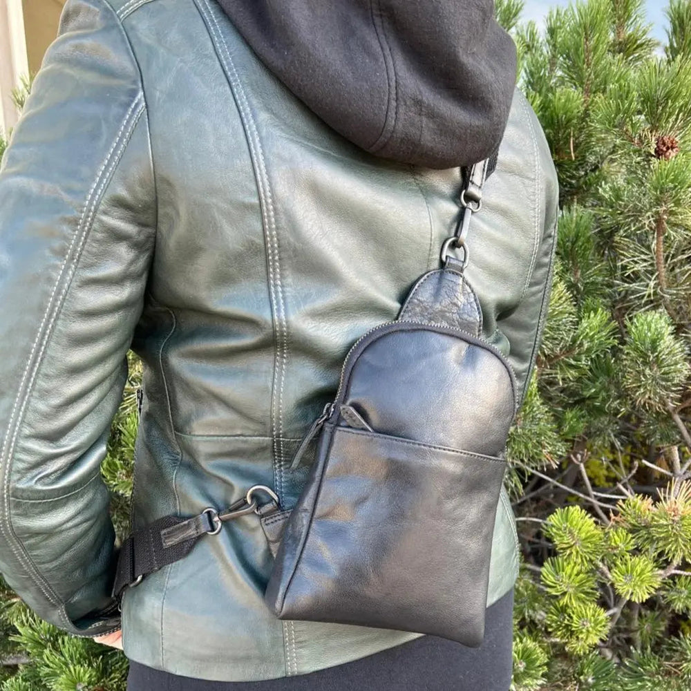 حقيبة صدر وجيب ظهر من جلد MET Andora | EX-STOCK Canada 