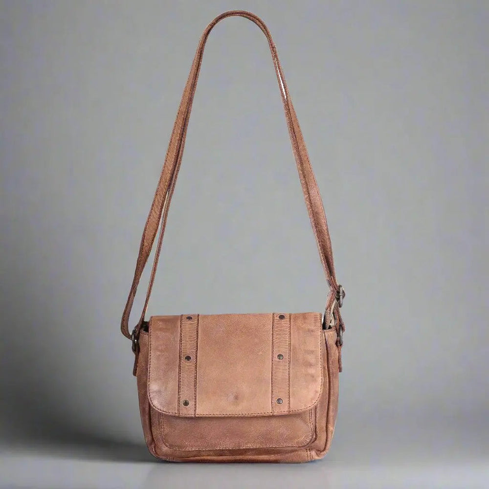 حقيبة كروس بودي جلدية مزينة بمثبتاتEX-STOCK Canada 