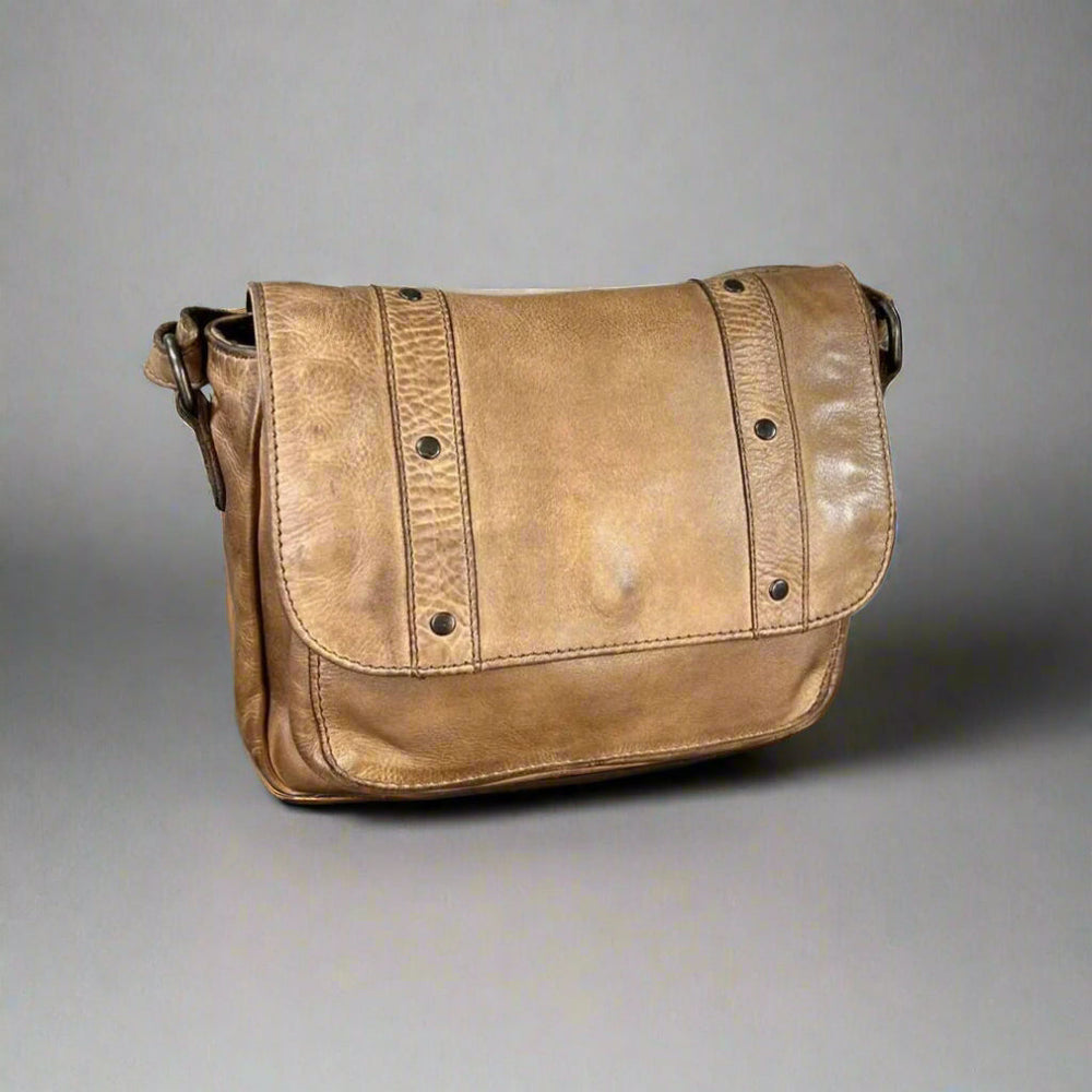 حقيبة كروس بودي جلدية مزينة بمثبتاتEX-STOCK Canada 