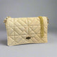 Bolso bandolera de cuero suave acolchado con correa de cadena | EX-STOCK Canada 
