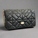 Bolso bandolera de cuero suave acolchado con correa de cadena | EX-STOCK Canada 