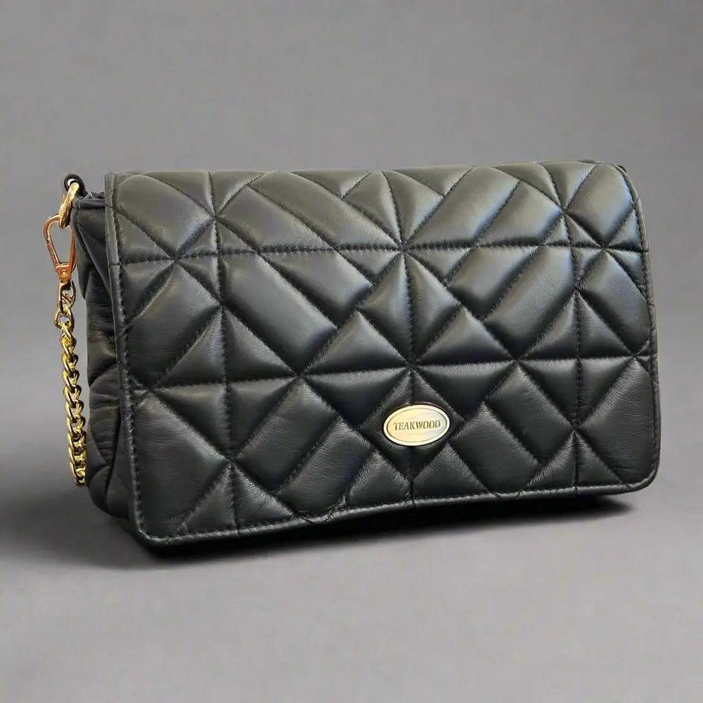 Bolso bandolera de cuero suave acolchado con correa de cadena | EX-STOCK Canada 