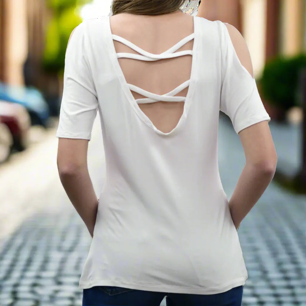 تي شيرت بياقة دائرية مع رأس ثور، صليب، وتفاصيل ريشةEX-STOCK Canada 