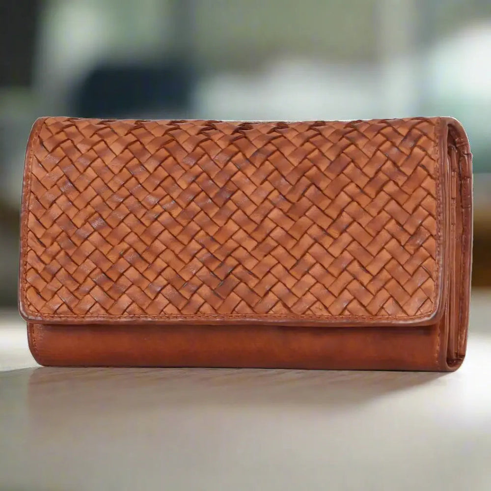 Damentasche aus Leder mit KorbmusterEX-STOCK Canada 