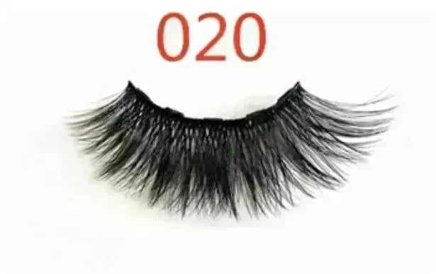 A Pair Of False Eyelashes With Magnets In Fashion - EX-STOCK CANADA