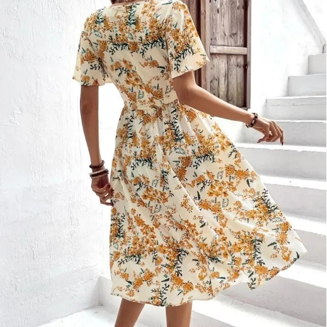 Femmes bohème printemps courte à manches courtes décontractée en V Coute à col en V Robe midi d'été florale