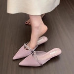 Sandalias deslizantes de satén estilo francés para mujer, con punta en forma de punta adornada con strass brillantes, tacón bajo y estilo mule sin cierre, Nueva colección de verano 2025, ropa de exterior de alta gama 
